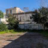 Proviene dall�adiacente campo dell�oratorio della chiesa di San Giuseppe. Prima era facile che durante una partita i palloni arrivassero qui, superando il muro divisorio...